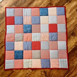 Zeige Details für Babydecke rot blau weiß Bild von Babydecke rot blau weiß