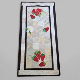 Zeige Details für Tischläufer Erdbeere Bild von Tischläufer Erdbeere