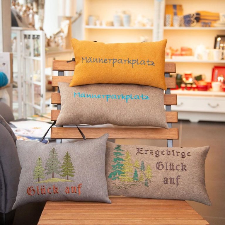 Selbst genähte und bestickte Kissen aus dem Erzgebirge bei Patchwork Handarbeit Andrea Sieber in Annaberg-Buchholz